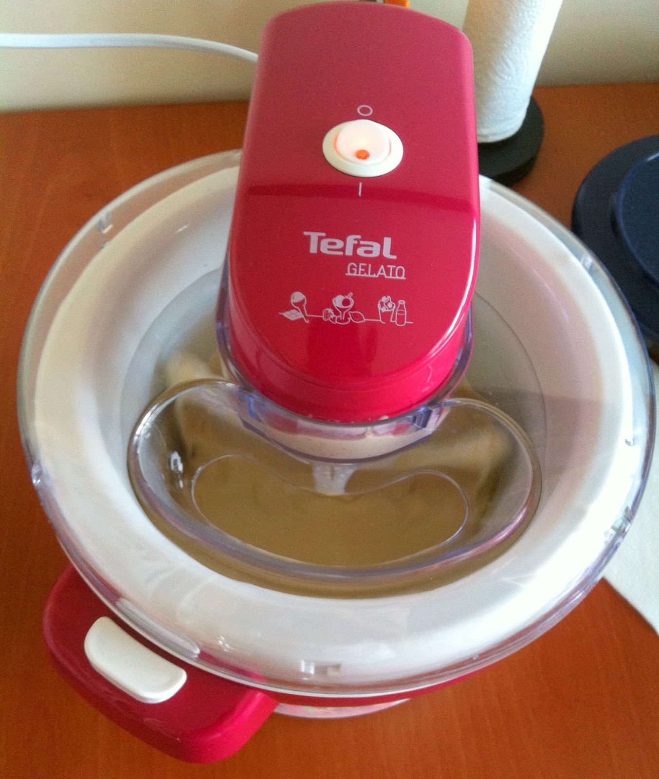 lacivert Tefal Dondurmacım ile Ev Yapımı Karamelli Dondurma