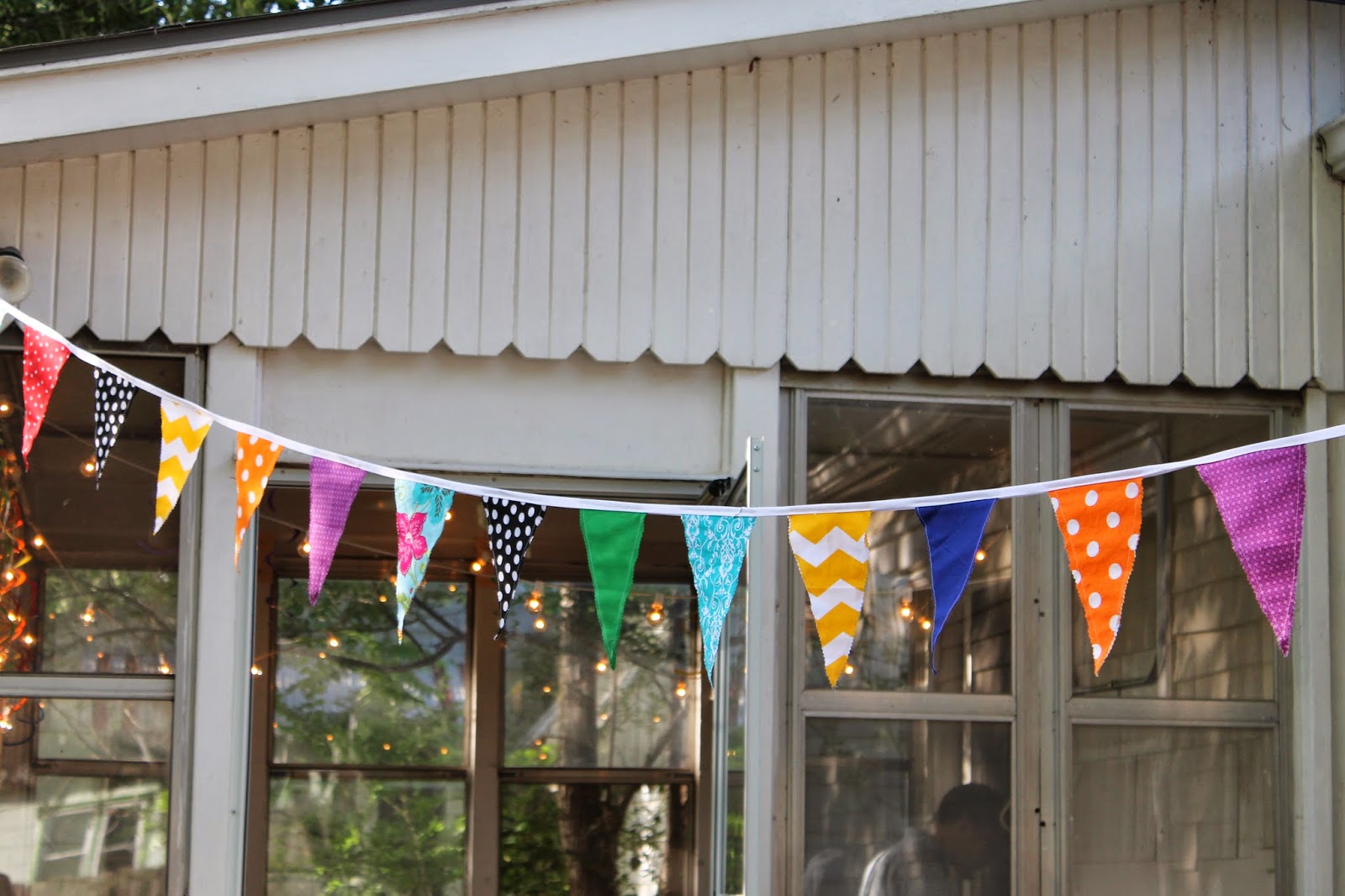 Lyndi's Projects Colorful Bunting for a Backyard Bash