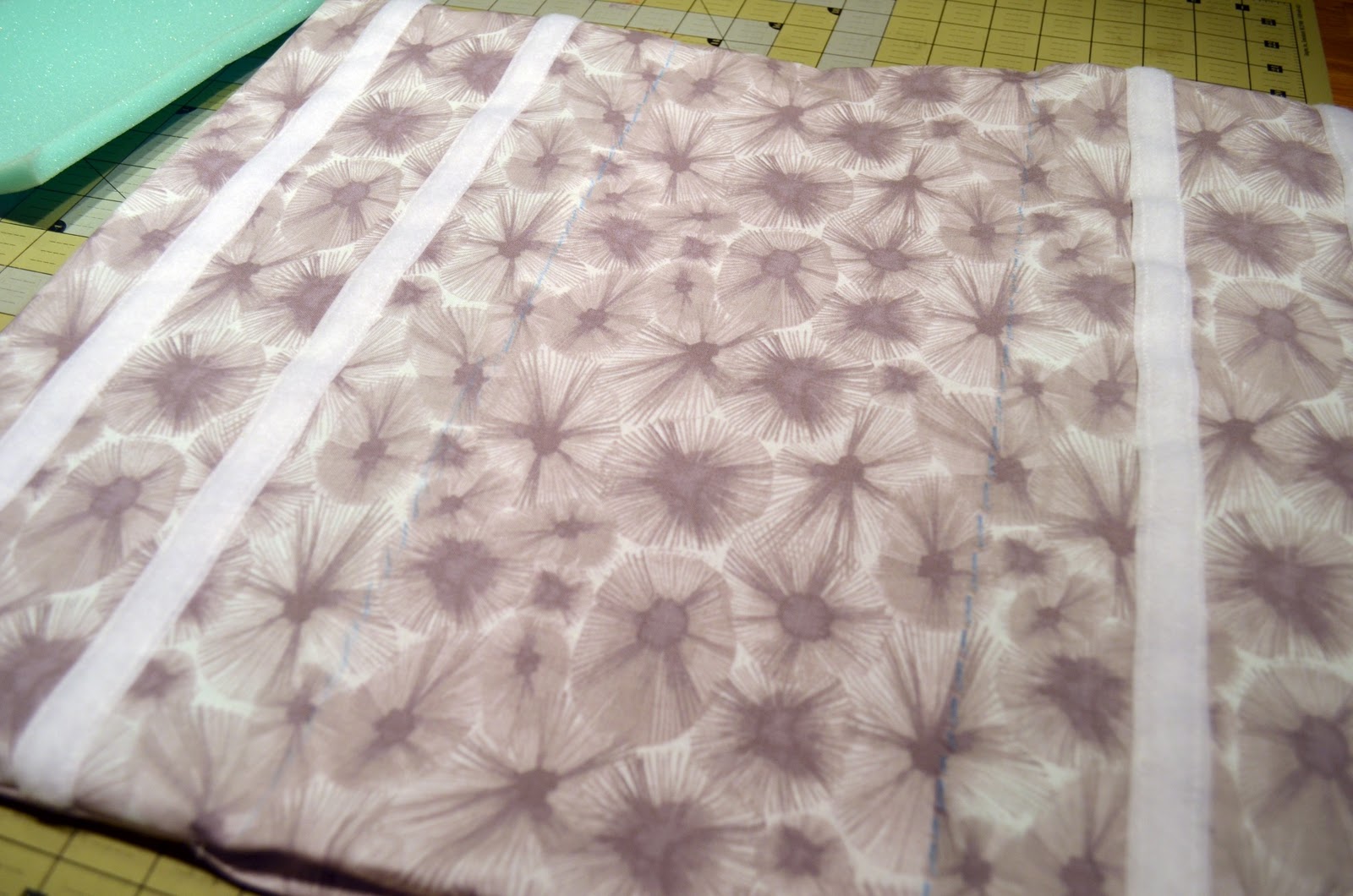 Sewplicity TUTORIAL Diaper Bag Goes Camera