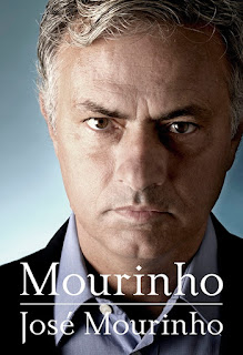 No seu primeiro livro, José Mourinho cartografa os altos e baixos da sua ascensão ao topo do futebol mundial. Com mais de 100 imagens escolhidas cuidadosamente pelo Special One, esta é uma celebração visualmente sumptuosa da sua excecional carreira de treinador e, mais do que isso, um vislumbre empolgante sobre a sua filosofia e sobre a sua enorme sabedoria futebolística. Nas palavras de Mourinho, «Tem havido tantos livros escritos por pessoas que nem me conhecem, tantos livros cheios de comentários falsos, tantos livros tão distantes daquilo que penso, daquilo que sinto, do que sou.» Este é o seu livro, o livro de José Mourinho!