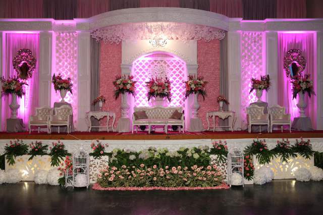 Indah wijaya "Catering & Wedding Package" Paket paket pernikahan murah di surabaya