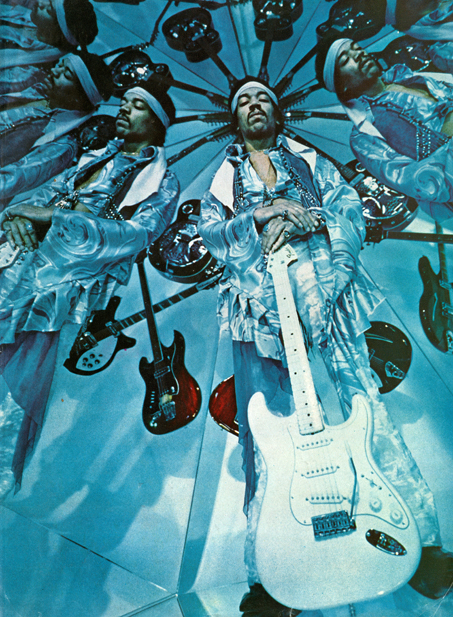 http://3.bp.blogspot.com/-5FgziKy6-ag/UHU43l1qVLI/AAAAAAAB0NY/i9mB1-NSE9U/s640/Jimi+Hendrix+in+Kaleidoscope,+1969+(2).jpg