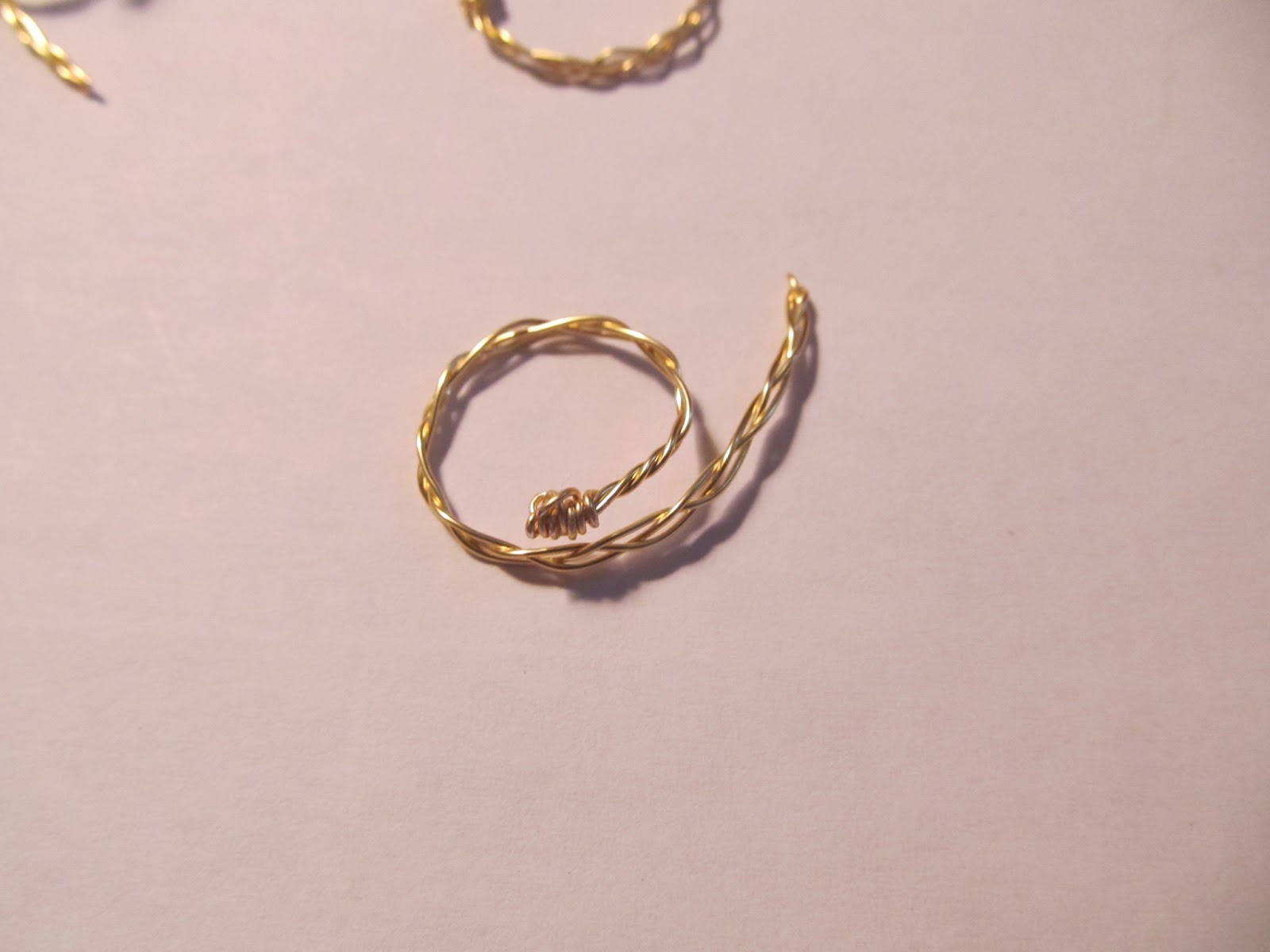 WobiSobi Braided Wire Rings, DIY