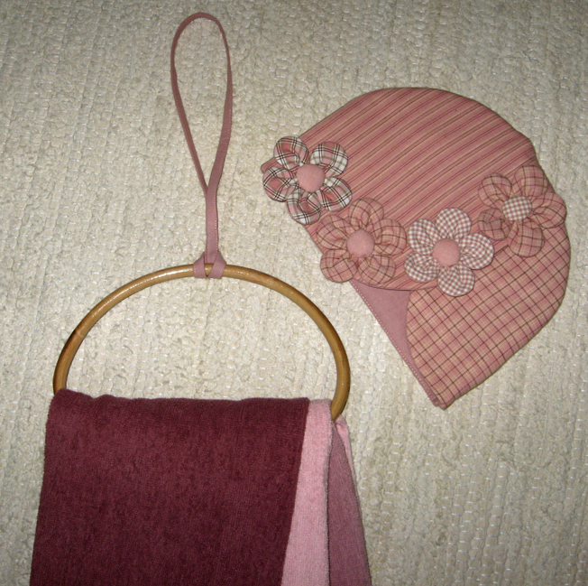 Ulla's Quilt World Quilt towel rack