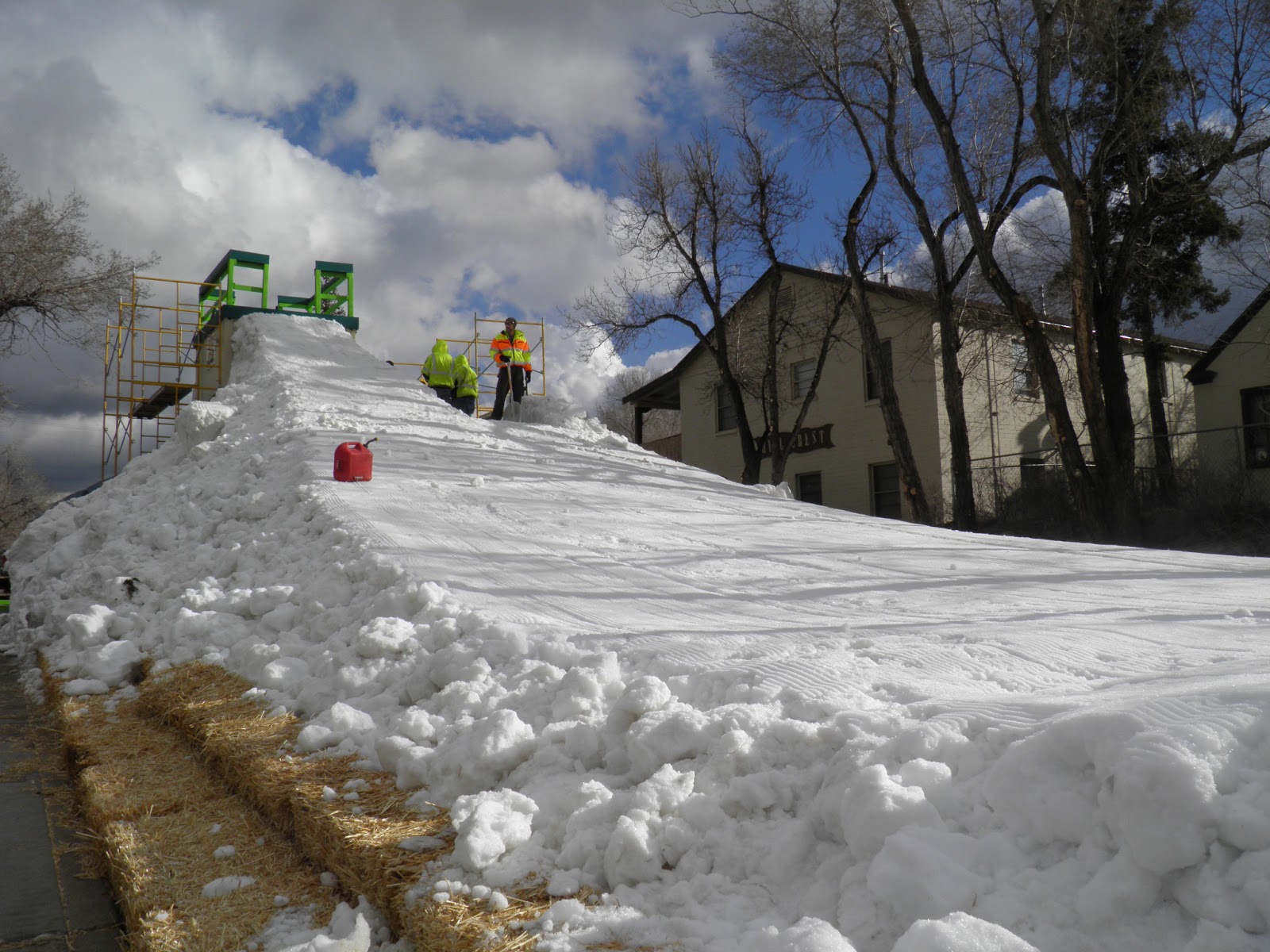 walking flagstaff downtown flagstaff snow pile this weekend