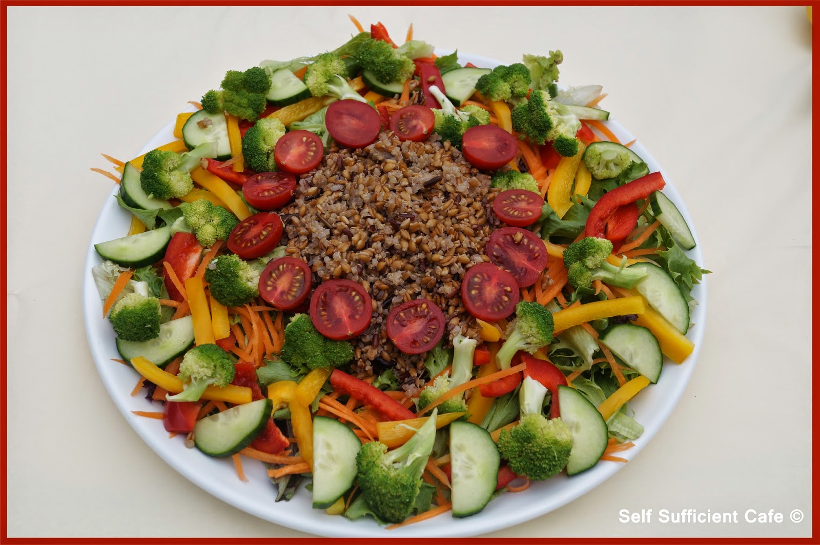 Self Sufficient Cafe: Summer Solstice Salad