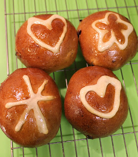 4 vegan hot cross buns