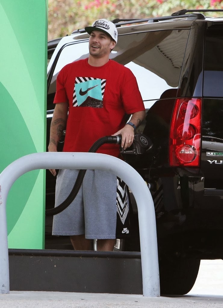 Kevin Federline stops to refuel his SUV on January 3, 2014 in Calabasas.