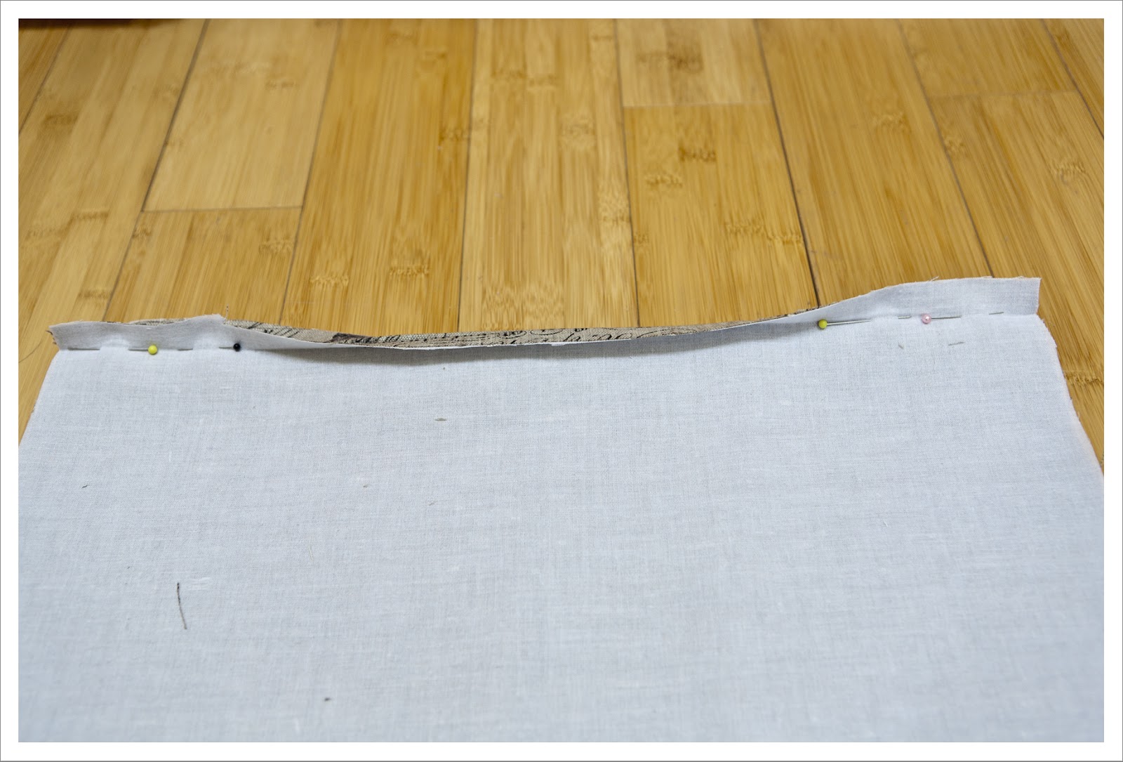 needles and lemons Oxford border wtih hidden zip a tutorial