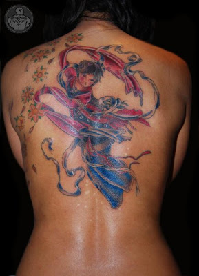 tattoos com Gueixa nas costas