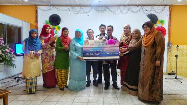 Topeng Rakyat Kementerian Pembangunan Wanita Keluarga Dan Masyarakat Sumbang Rm158 000 Bantu Kakitangan Terlibat Banjir Di Kelantan