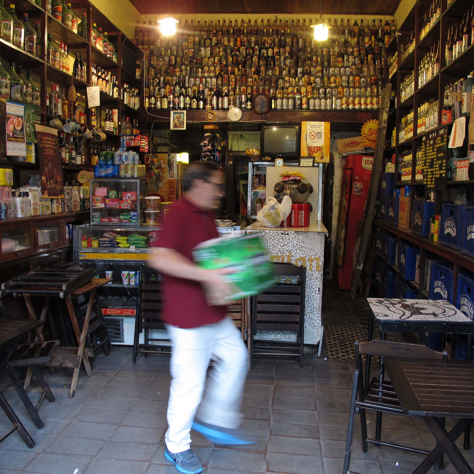TIRE AS MÃOS DO MEU "PÉ SUJO" O oratório e o altar Bar do Zé