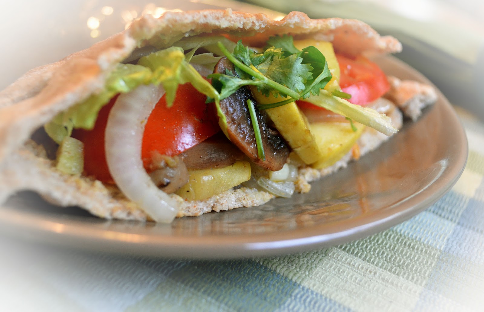 Vegan & Verdure [On a Budget] Hummus & Veggie Pita