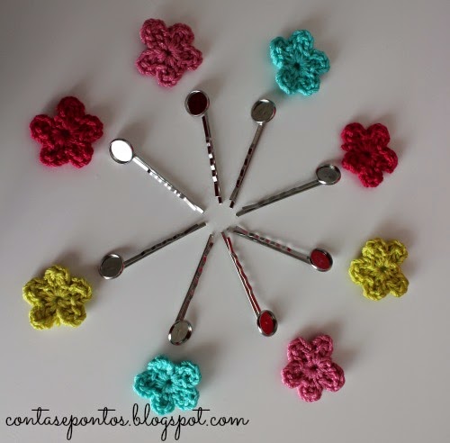Alfinetes e ganchos em crochet e tecido Alfinetes e ganchos em crochet e tecido