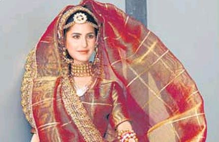 Galaxy Pics: katrina barbie look