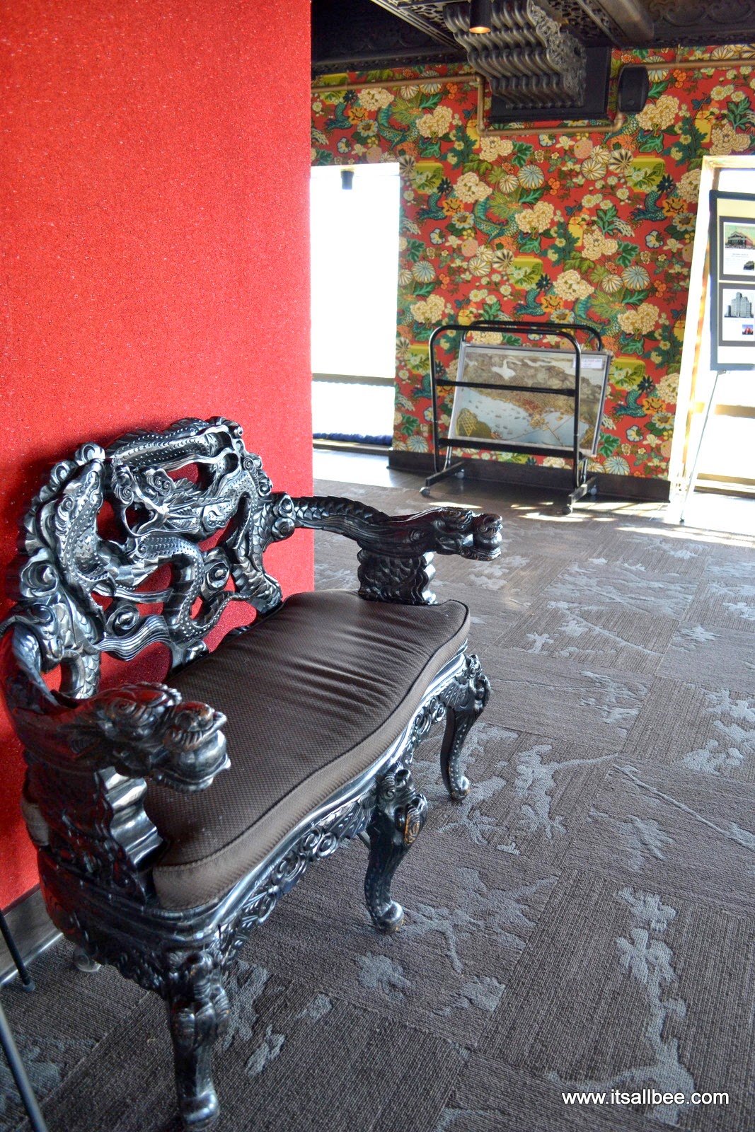 Must Visit Sights - Proposals In The Chinese Room At Smith Tower In Seattle #usa #seattle #views #spaceneedle #traveltips #uniquesights #placestovisit Seattle | Proposals In The Chinese Room Smith Tower