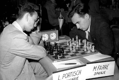 Partida de ajedrez Farré-Portisch en el III Campeonato Mundial Juvenil de Ajedrez Amberes 1955