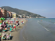 Da che mondo e mondo i comuni marittimi utilizzano le ordinanze per tutelare . (spiaggia alassio )