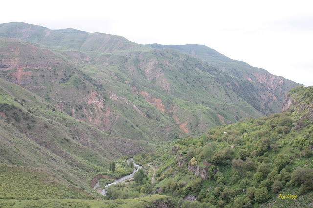 Una semana en Armenia - Blogs de Armenia - 12-05-15 Geghard, Garni, Echmiadzin, Zvartnorts. (12)