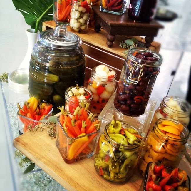 It catches my eye... 100 + Food Bar Ideas
