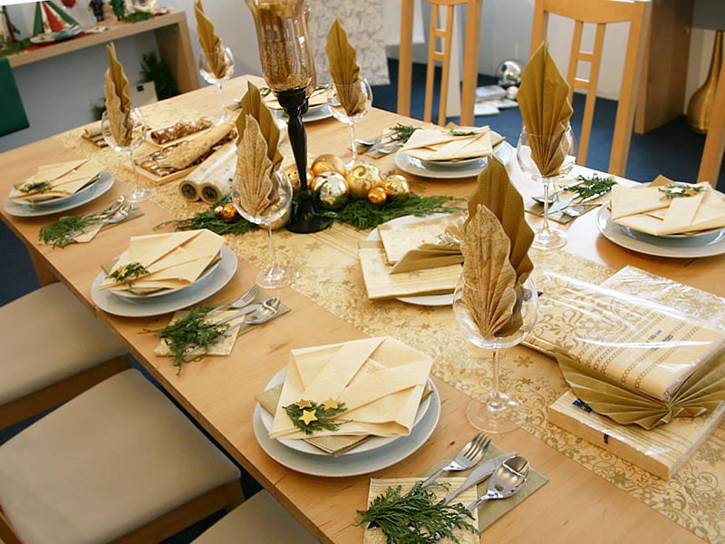 Tischdeko Weiss Gold Fertighaus Bungalow Fur Zwei Familien