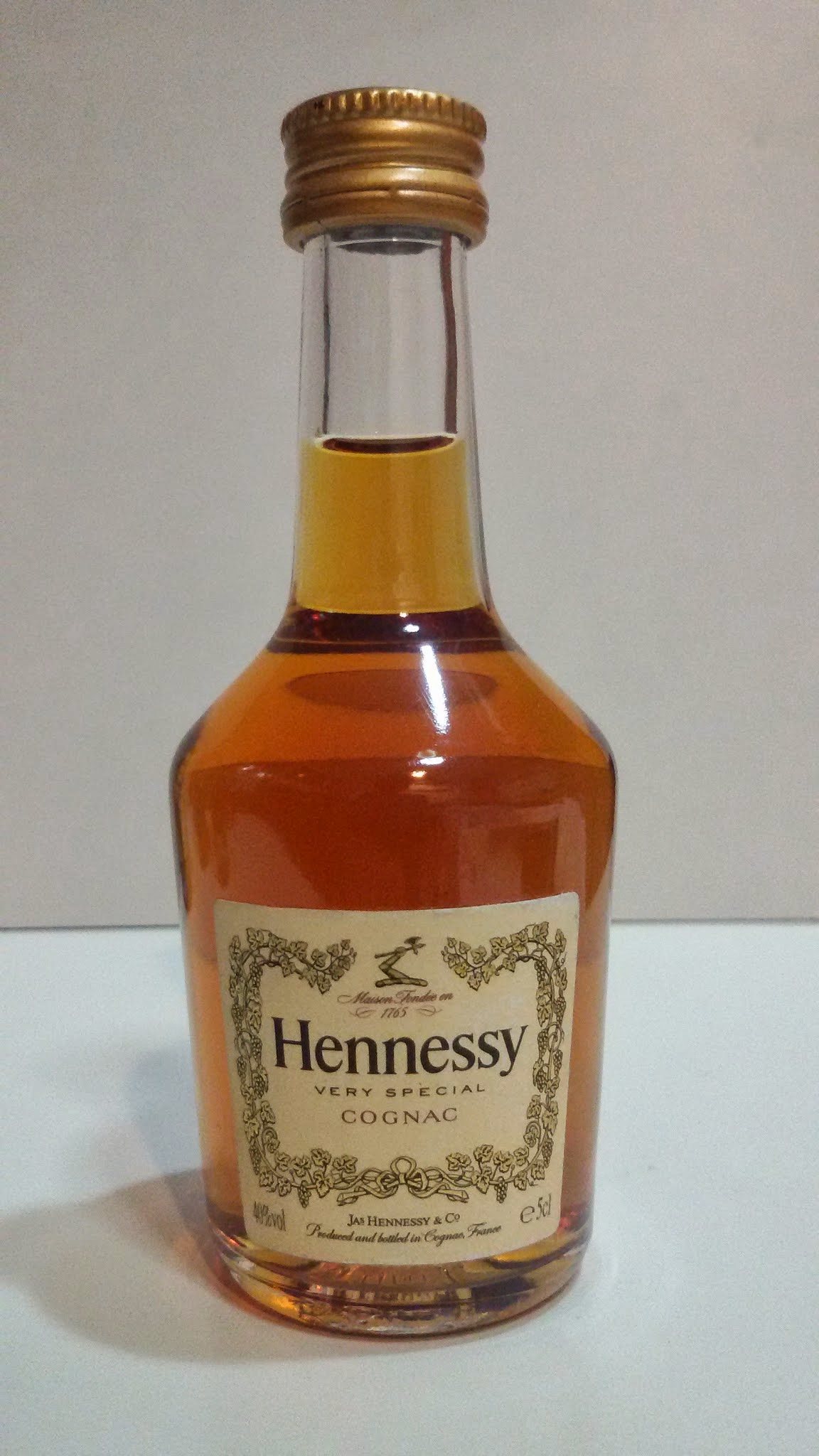 Miniature bottles ของสะสมเล็กๆ ของคนคิดการณ์ใหญ่ Hennessy Miniature