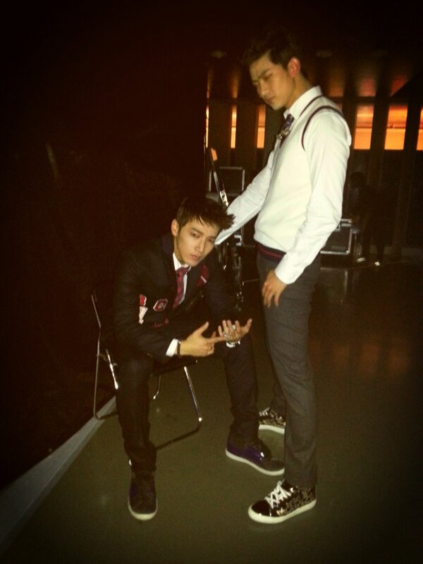 Everything About 2PM: [Twitter] 2PM Jun. K & Taecyeon Love Me!