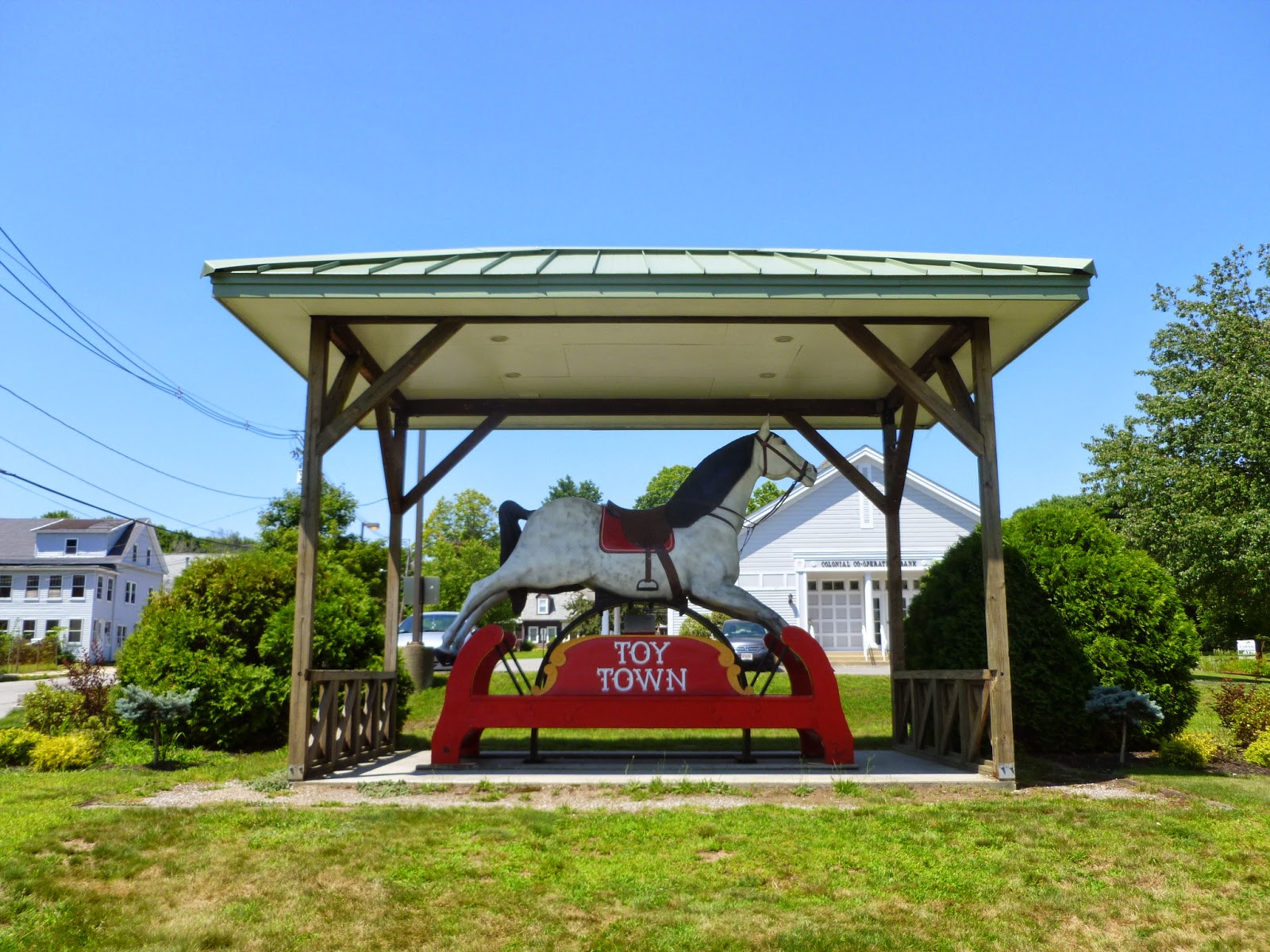 Photoops Roadside Attractions Clyde, Toy Town Horse Winchendon, MA