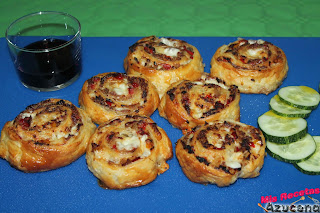 Rollitos De Hojaldre Con Atún Y Queso.
