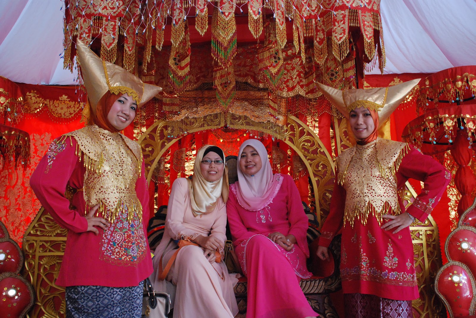 Baju Adat Pengantin Minangkabau 