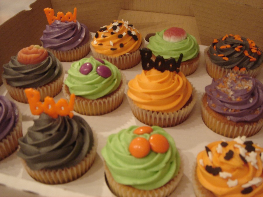 Design Wedding Cakes And Toppers 2012 Halloween Cupcakes