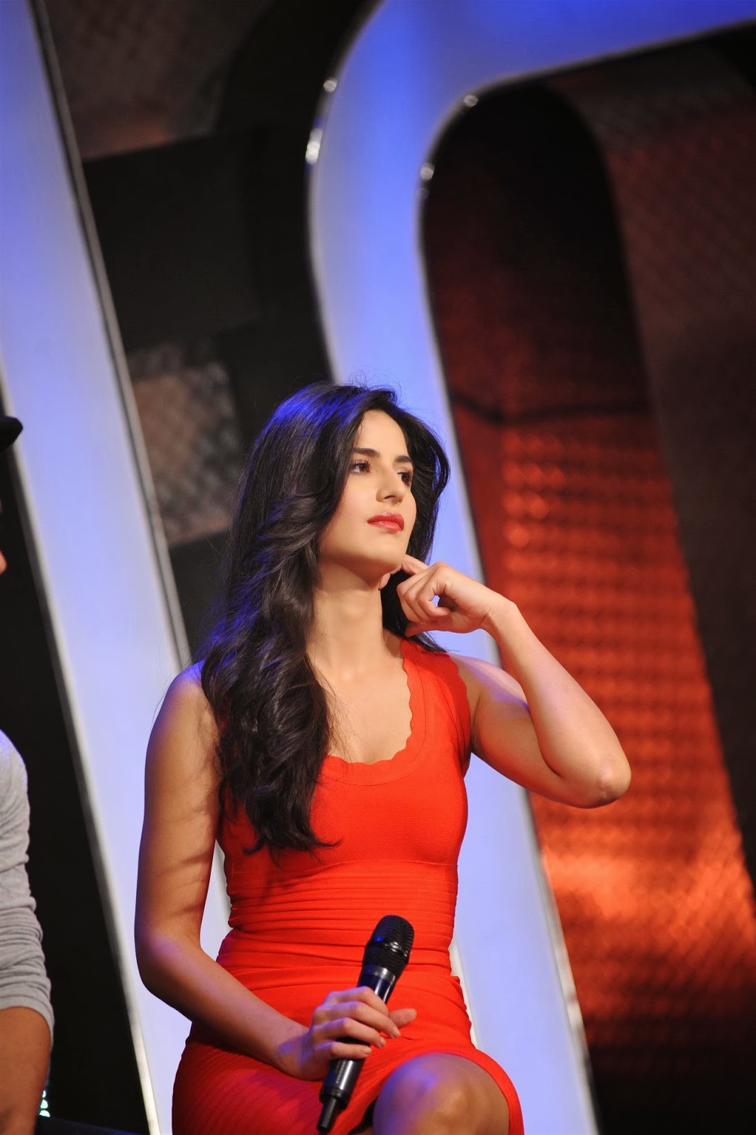 High Quality Bollywood Celebrity Pictures: Katrina Kaif Smoking Hot