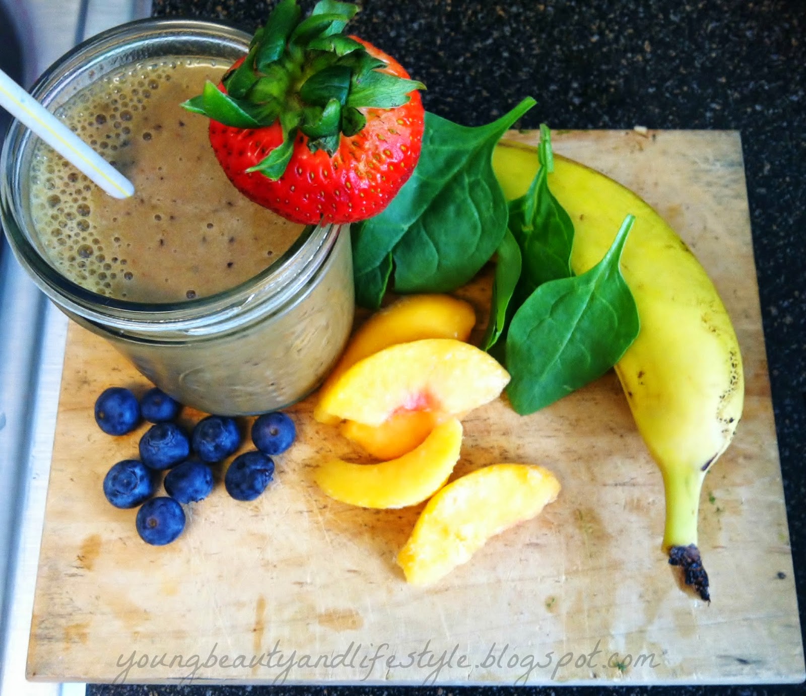Young Beauty Lifestyle Healthy Mornings Green Smoothie