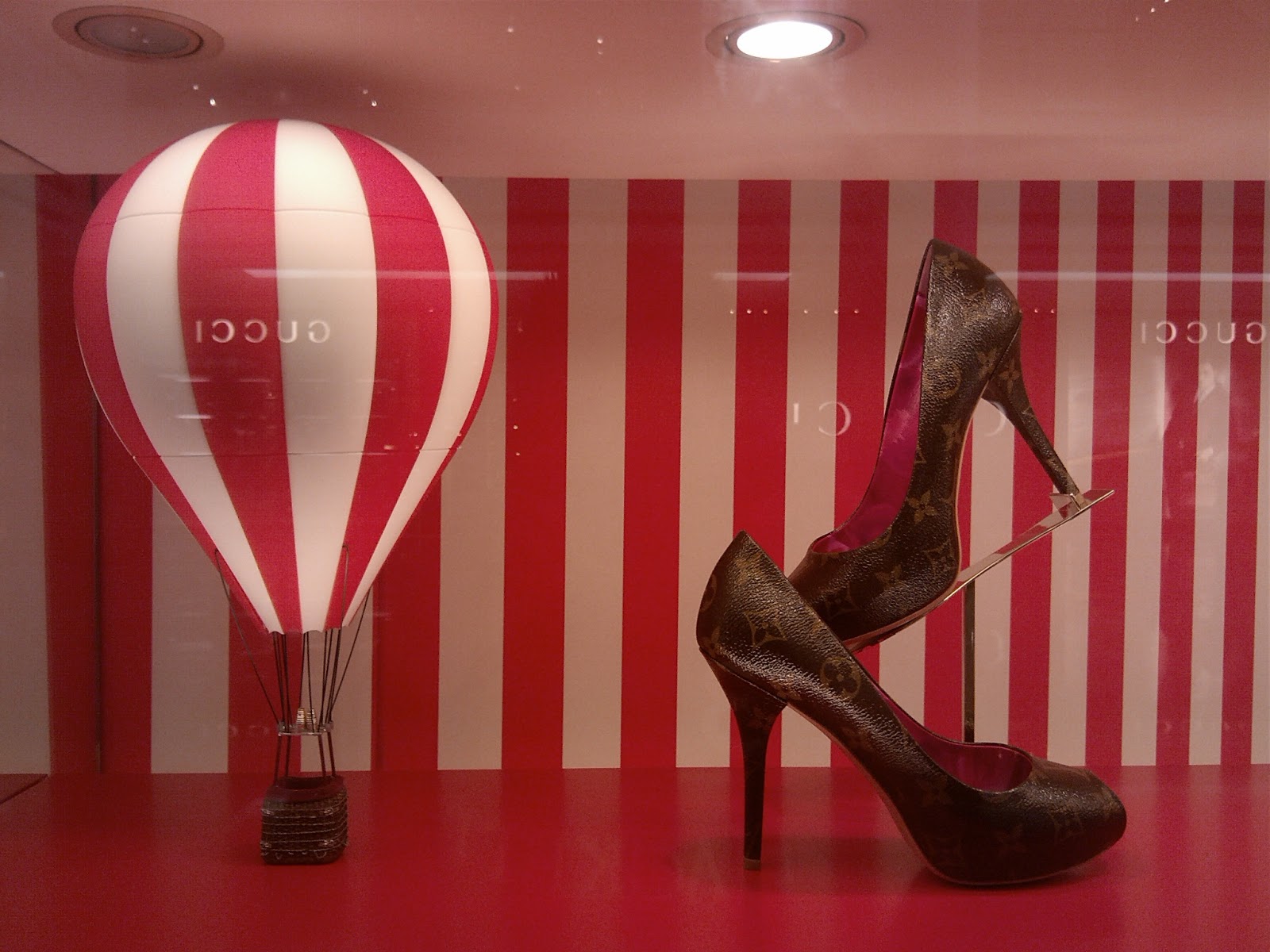 Louis Vuitton - Hot Air Balloons Window shop – Stock Editorial