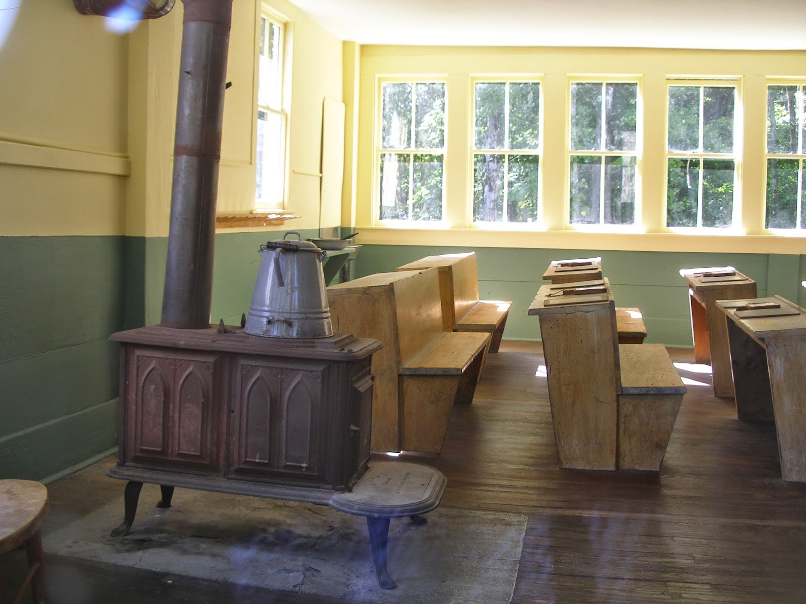 Henniker House Bed and Breakfast Hillsborough's Stone Arch Bridges a