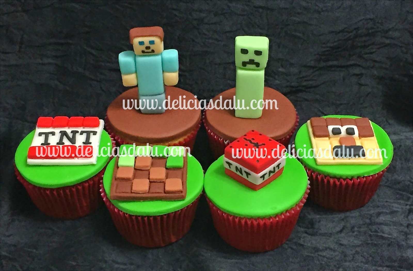 Bolo e cupcakes temáticos “Minecraft”