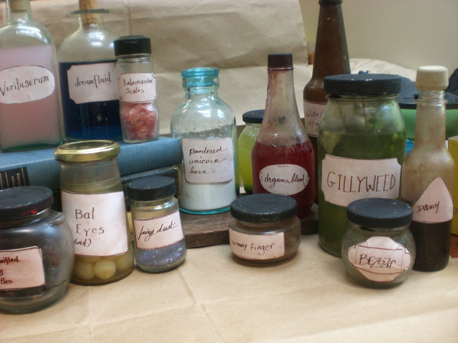 How to make Harry Potter potions & DIY magic potions (Free labels!)