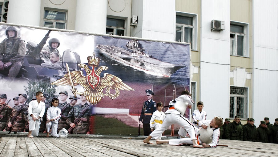 Показательные выступления каратистов (дети)