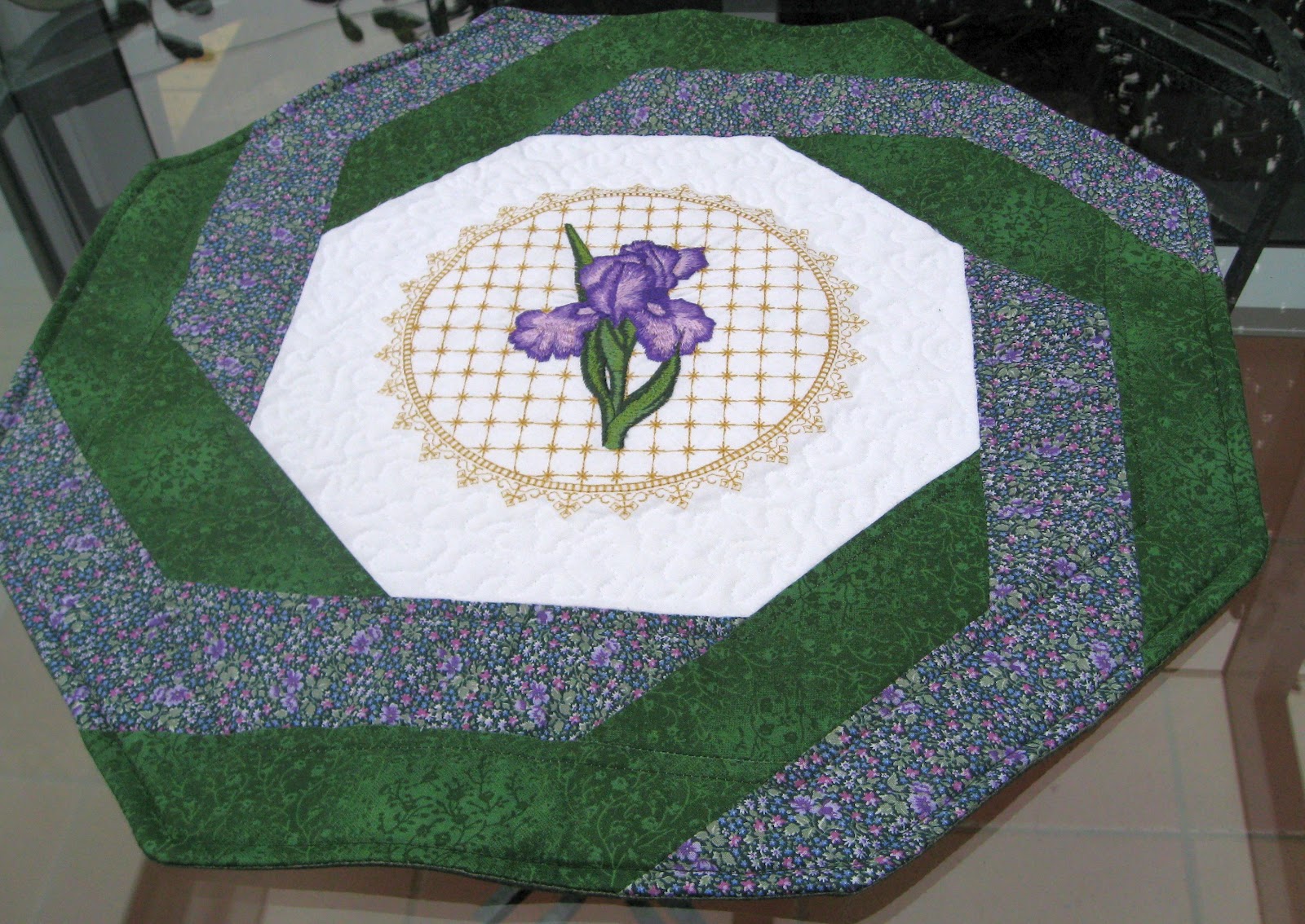Vicki's Fabric Creations Hexagonal/Octagonal Swirly Table Topper