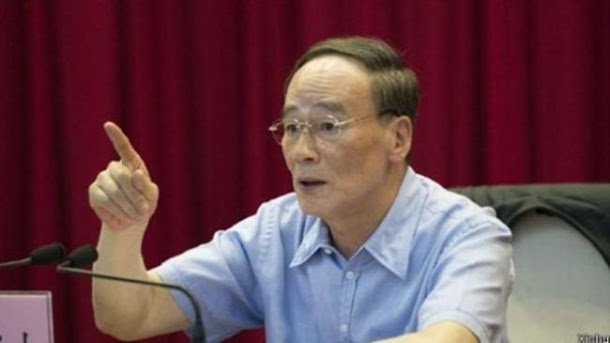 王岐山是英國BBC所稱中共總書記習近平的「反腐大總管」,但被流亡美國的富豪郭文貴緊咬涉貪不放。最新傳出習近平「不惜代價」挺王到底,王岐山能否不動如山,甚至在19大後更上層樓,令人好奇。 王岐山是英國BBC所稱中共總書記習近平的「反腐大總管」,但被流亡美國的富豪郭文貴緊咬涉貪不放。最新傳出習近平「不惜代價」挺王到底,王岐山能否不動如山,甚至在19大後更上層樓,令人好奇。
