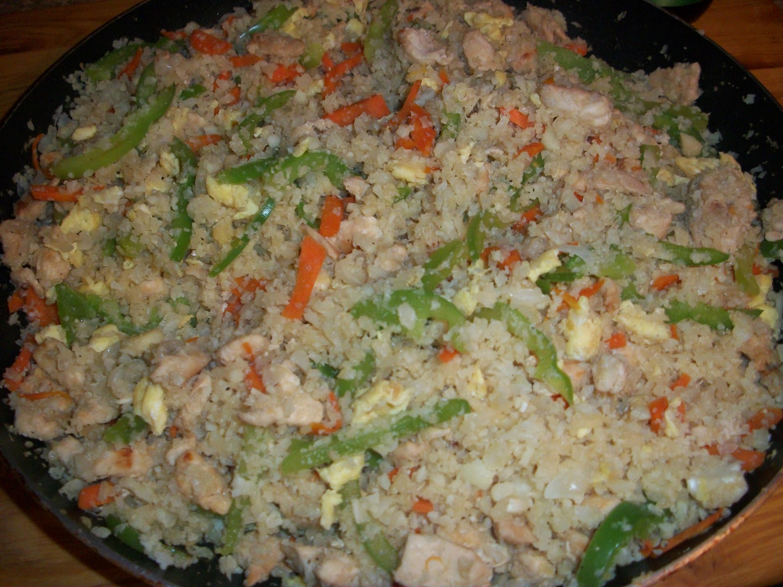 Cooking with love ! Orez prajit asiatic cu pui si "orez" din conopida (Fried "rice "with