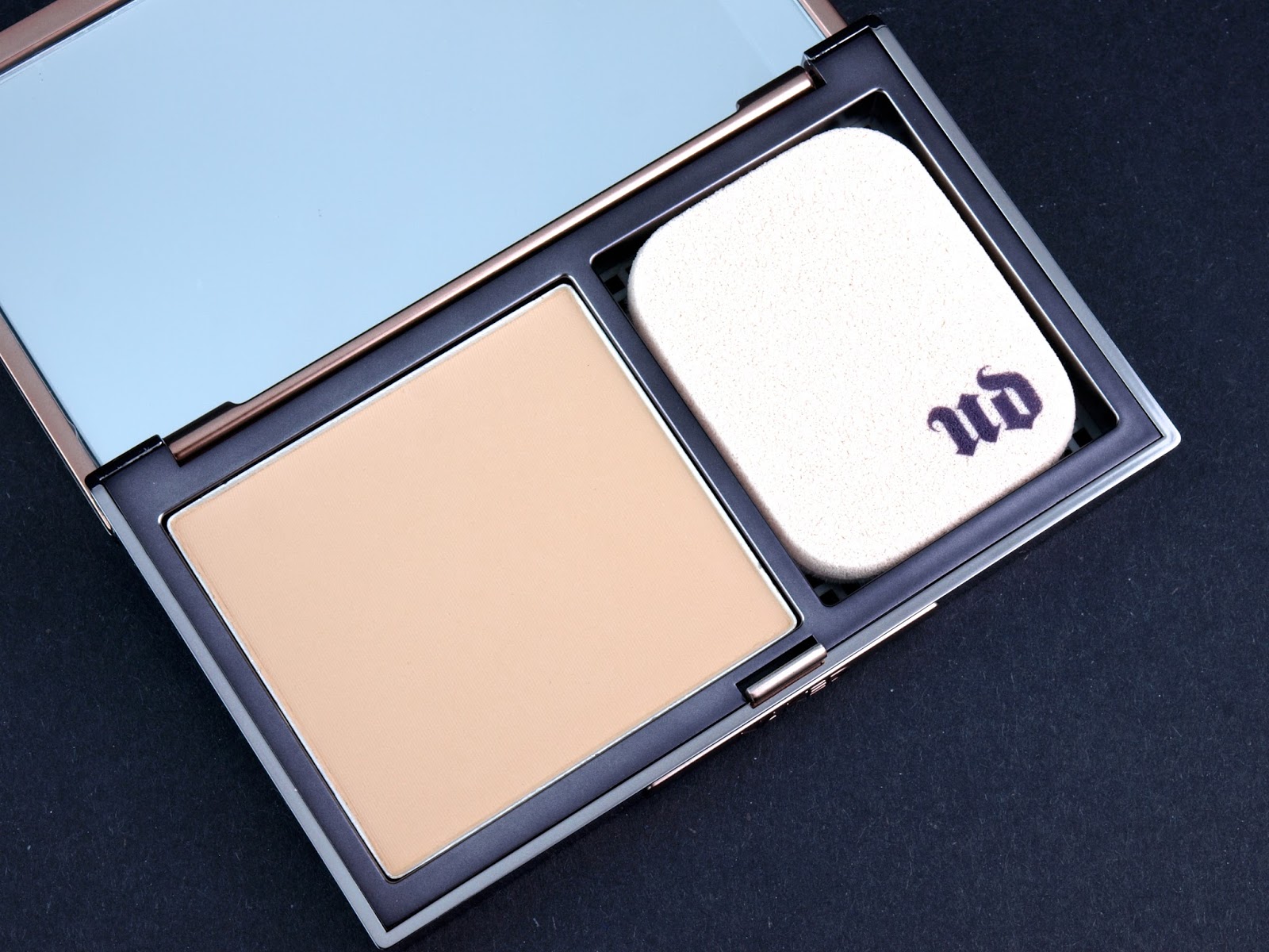 Urban Decay Naked Skin Ultra Definition Powder Foundation in "Medium