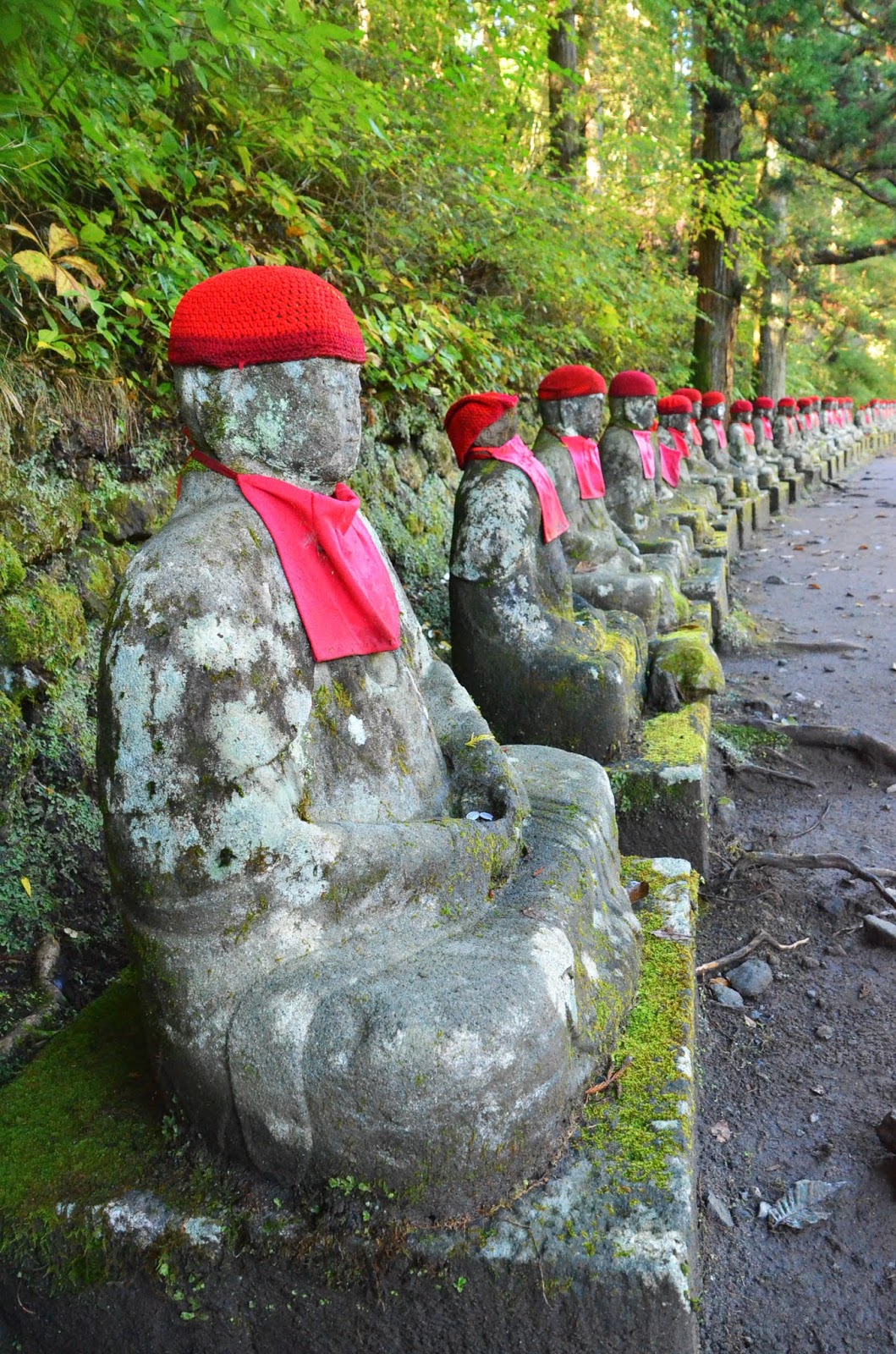 Adventures in Japan! creepy disappearing ghost statues!!