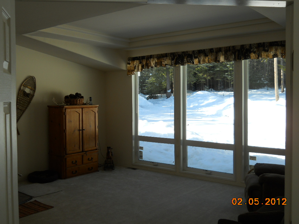 Home with three creeks for sale! Photo's of house and land