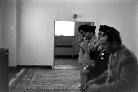 Fakta Baru: Foto Bung Karno Sholat Di Amerika Fakta Dan Keajaiban Sholat 5