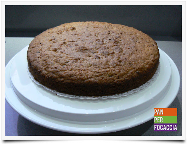 torta con nocciole e cioccolato