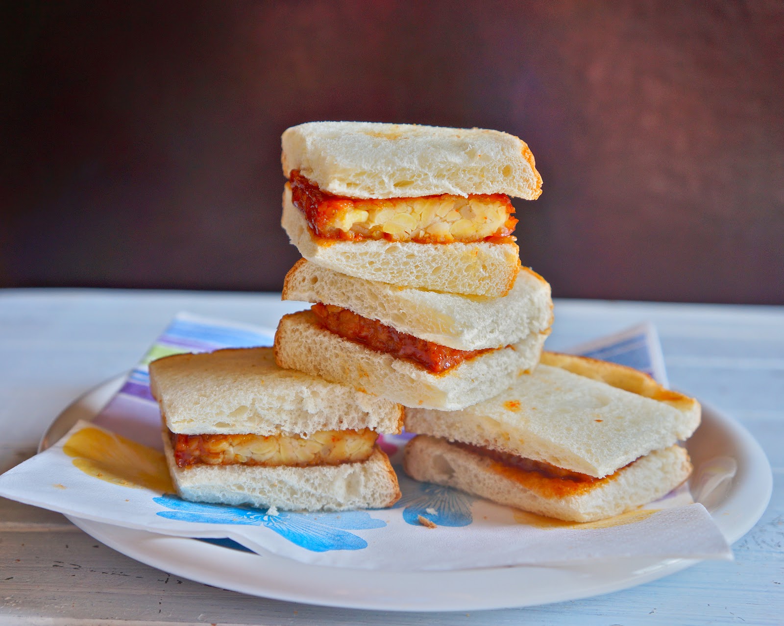 Spicy teriyaki tempeh mini sandwich