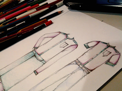 The sleeves can roll out and can be either tuck in or untuck shirt.