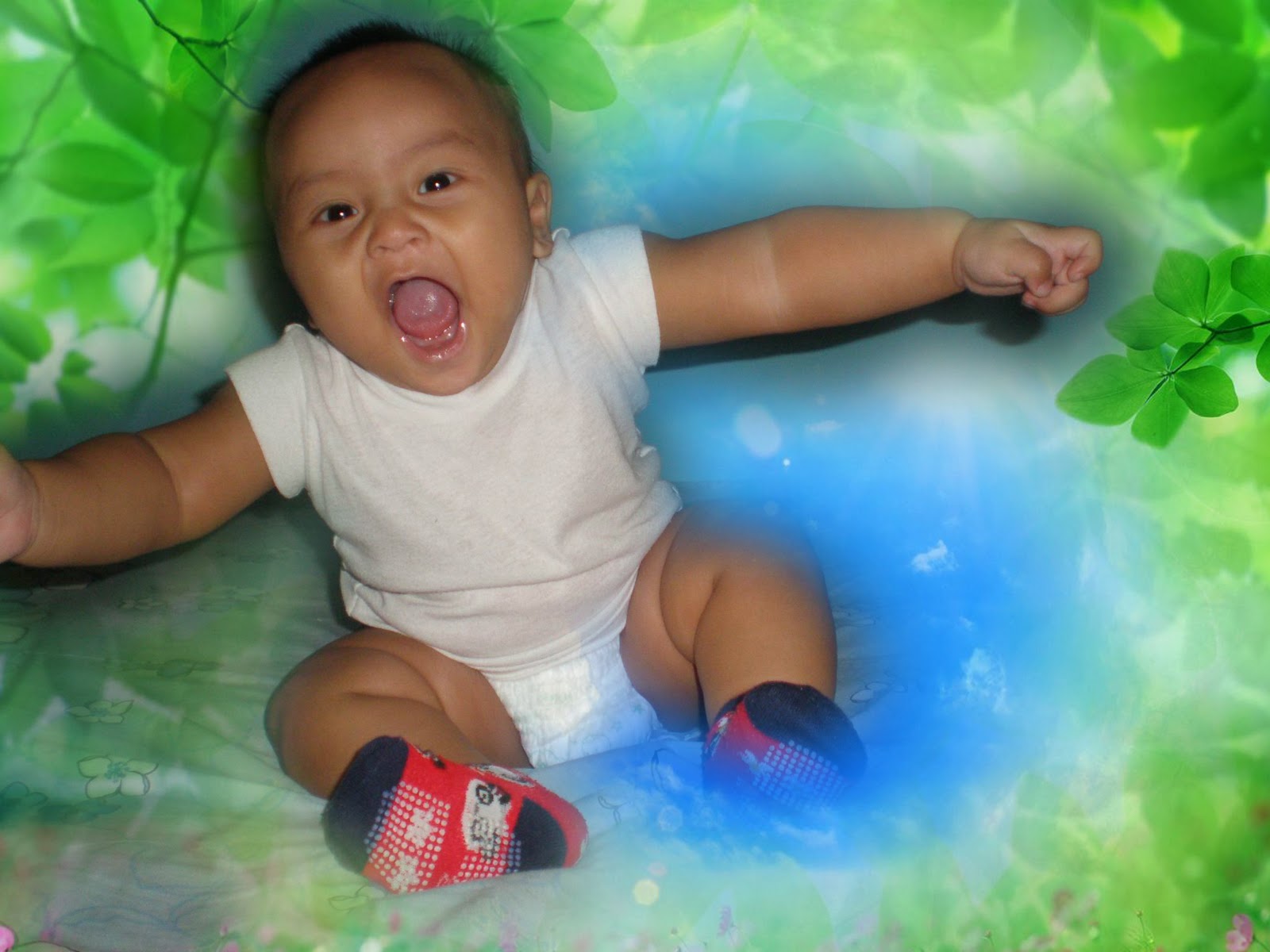 Dhanya's: Perkembangan Motorik Bayi Usia 6-12 Bulan