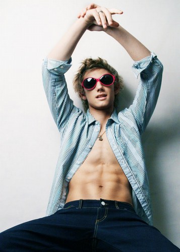 Alex Pettyfer Bio